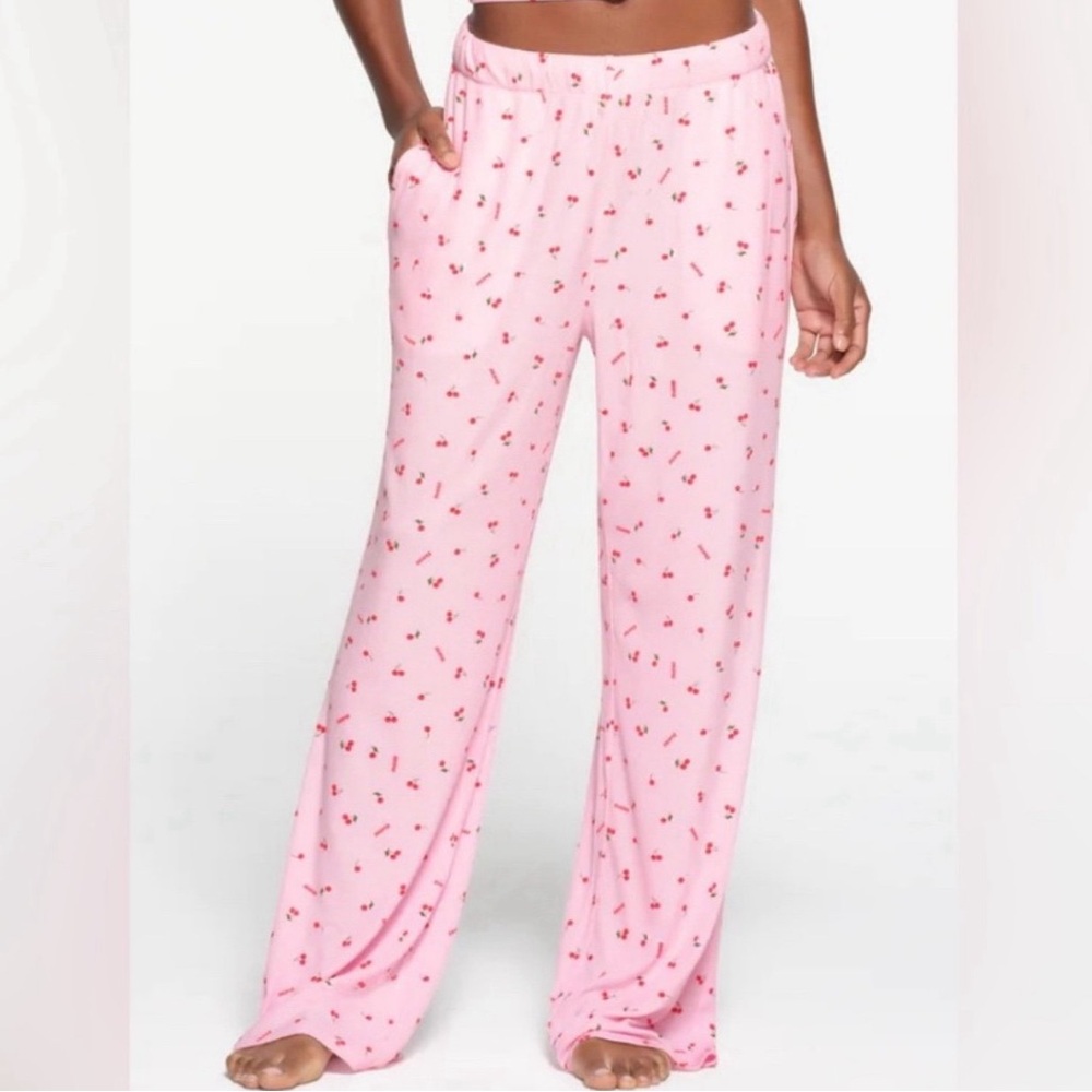 SKIMS Soft Lounge Loose Pant, Cherry print 🍒 size M, NWT.